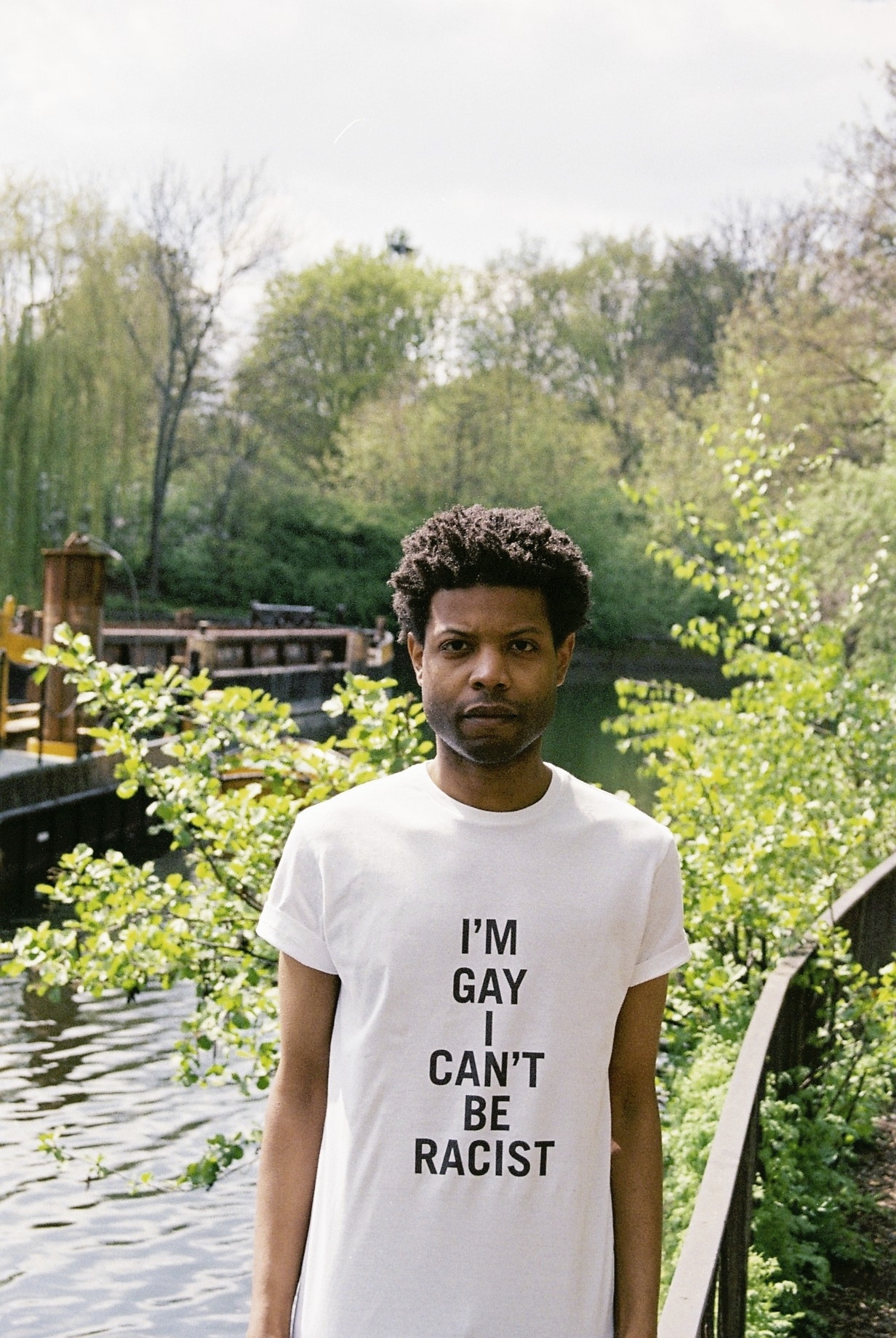 T-Shirt mit der Aufschrift: "I'm black - I can't be racist"